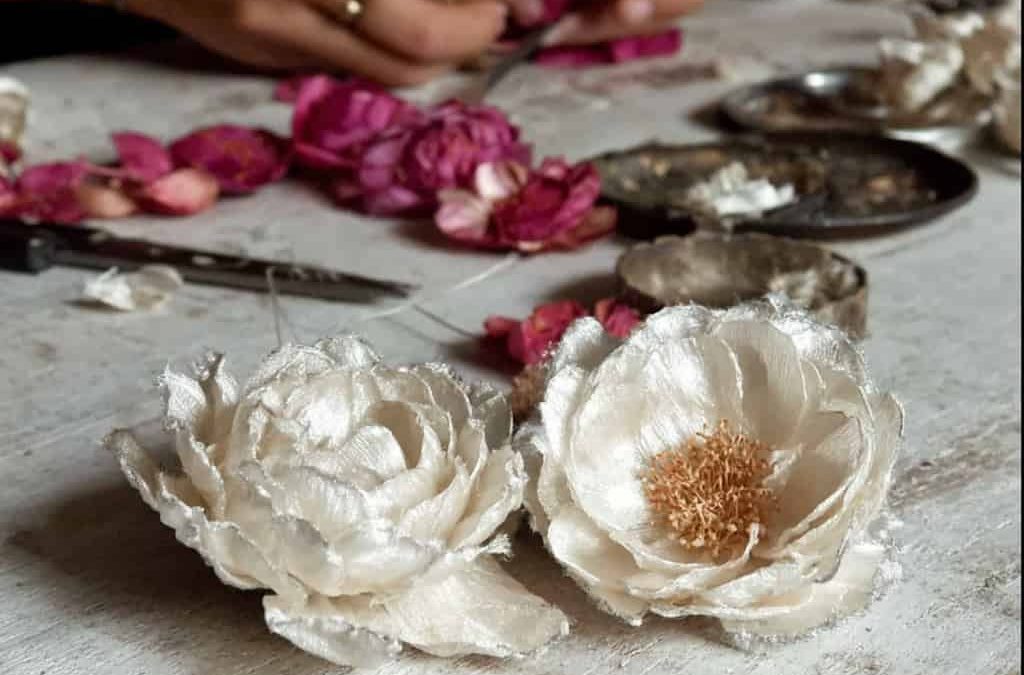 Cómo hacer flores de tela paso a paso (guía completa para principiantes)